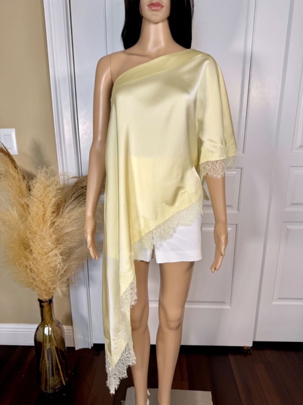 ASYMMETRICAL ONE SLEEVE LACE TRIM LIGHT YELLOW TOP - NWT - Picture 4 of 14